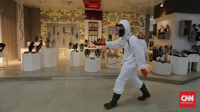 Polda Metro Jaya mengantisipasi perampokan dengan modus penyemprotan disinfektan di era pandemi Virus Corona (Covid-19).