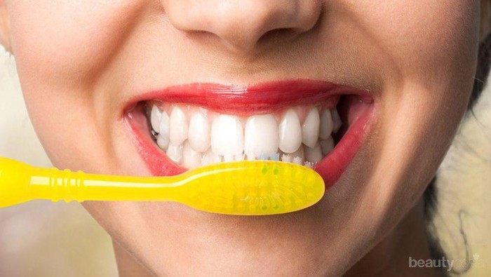 6 Bukti Ternyata Cara Kita Sikat Gigi Selama Ini Salah