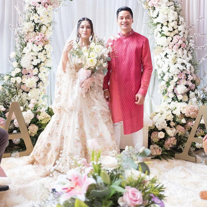 <p>Pasangan selebriti Adly Fairuz dan Angbeen Rishi sudah menggelar pertunangan pada 11 November 2018 lalu, Bunda. (Foto: Instagram @angbeenrishi)</p>