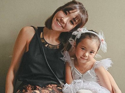 Foto 9 Artis Single Mother Besarkan Anak, Gisel hingga Sophia Latjuba