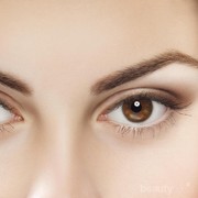 Mau Tahu Cara Alami Menebalkan Bulu Mata & Alis! Cek Tipsnya Disini, Ladies!