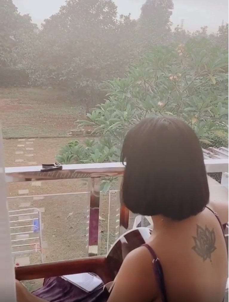 Vanessa Angel dan Bibi Ardiansyah ditangkap polisi terkait kepemilikan narkoba (16/2). Mereka diamankan di kediaman barunya di Pos Pengumben, Srengseng, Jakbar.