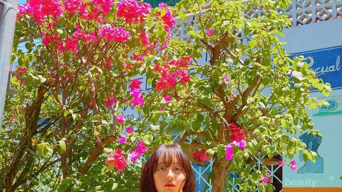 5 Potret Liburan Si Cantik Kim Bora 