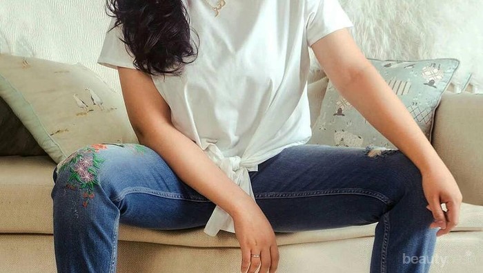 Tampil Stylish Layaknya Anak Muda, Sontek 5 Gaya Casual Nagita Slavina dengan Celana Jeans!