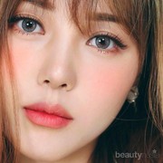 Hindari 3 Cara Touch Up Makeup yang Salah agar Wajah Kembali Cantik