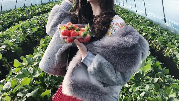 6 Gaya Liburan Ranty Maria di Alam, Santai Tapi Tetap Cute!