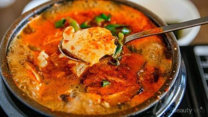 Resep Makanan ala Korea 'Sundubu Jjigae' yang Pedasnya Gak Nanggung-nanggung!