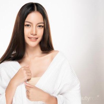 Manfaat Lain Baby Oil untuk Wajah, Gak Cuma Bikin Wajah Glowing Lho!