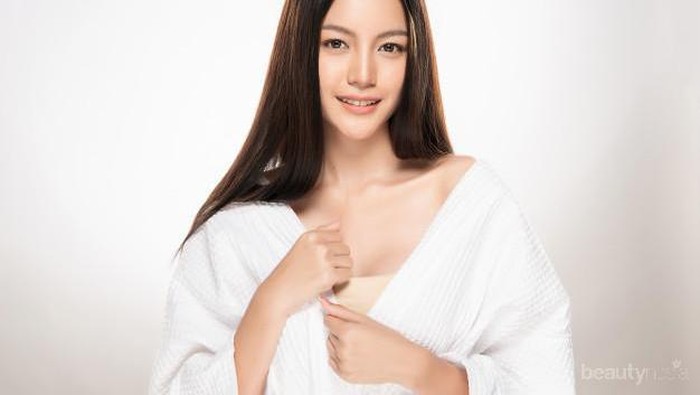 Manfaat Lain Baby Oil untuk Wajah, Gak Cuma Bikin Wajah Glowing Lho!