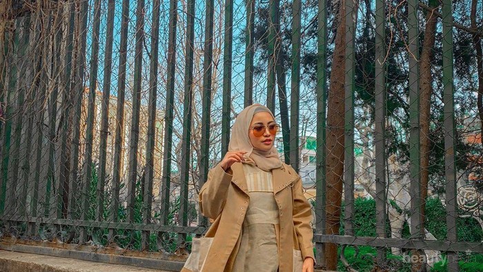 Gaya Hijab untuk Traveling yang Bisa Kalian Contoh, Pas Banget untuk Pemula!