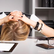 Sering Sakit Kepala Bagian Belakang? Hati-Hati, 5 Hal ini Dapat Menjadi Penyababnya Ladies