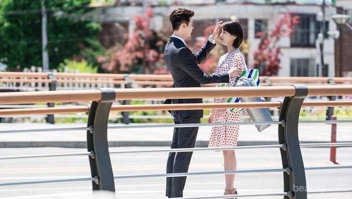 7 Keuntungan Ini Bisa Kamu Dapatkan Kalau Punya Pacar Tinggi