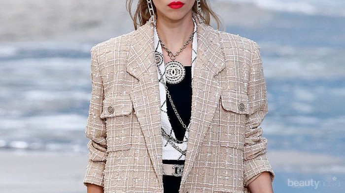 Jaket Tweed, Item Fashion Paling Stylish di Musim Hujan