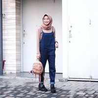 overall jeans hijab