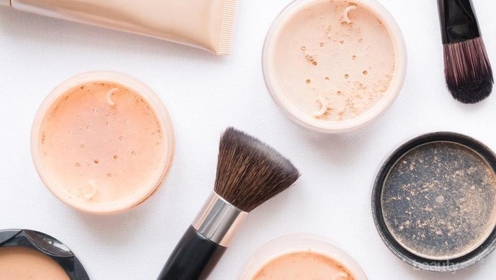 6 Rekomendasi Bedak Tabur Terbaik untuk Wajah Segar Bebas Kilap Seharian