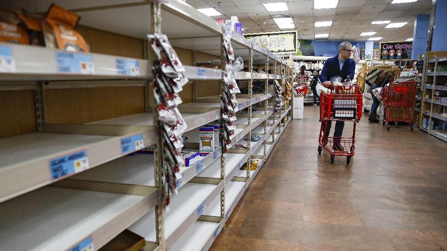 Bahan makanan pokok diborong habis, ini penampakan panic buying yang terjadi di New York akibat maraknya wabah virus corona.