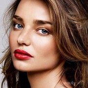 Catat Tipsnya! Begini Cara Bikin Lipstik Lebih Awet Seharian