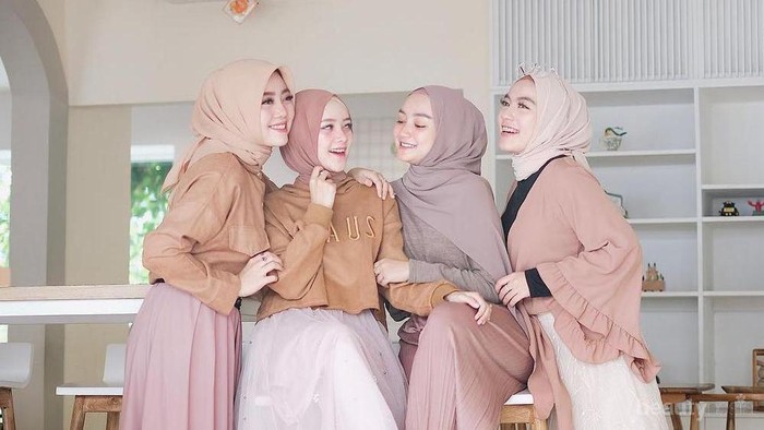 5 Rekomendasi Online Shop Hijab Buat Belanja Lebaran, Harga Terjangkau Tapi Berkualitas