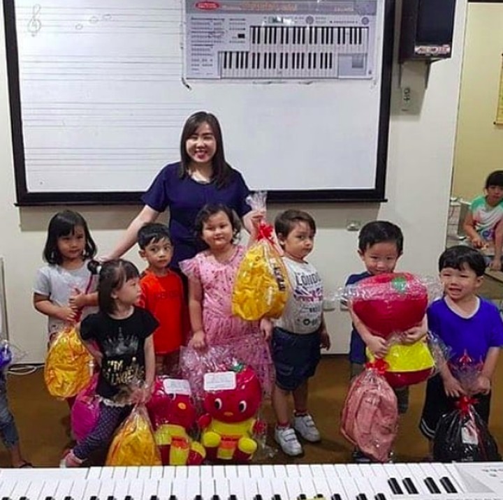 <p>Jan Ethes merayakan ulang tahunnya secara sederhana bersama teman-temannya di sekolahnya, Focus Independent School.</p>