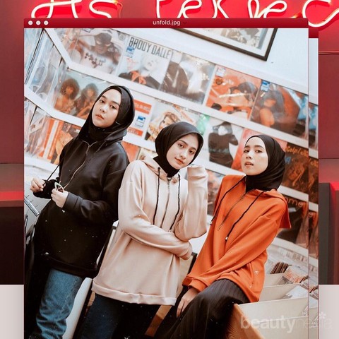 7 Ide Padu Padan Jaket Hoodie dan Hijab untuk Inspirasi OOTD Kamu. Kece dan Super Chic