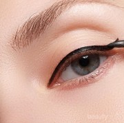 Cetar Tanpa Belepotan, Cara Memakai Eyeliner Cair dengan Mudah