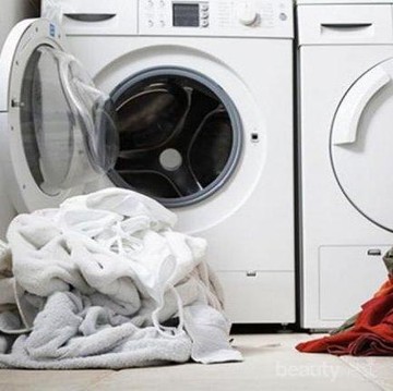 Pakai Mesin atau Tangan, Mana Cara Mencuci Baju yang Lebih Efektif?