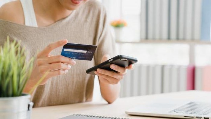 Hati-hati Terlilit Hutang! Hindari Pemakaian Kartu Kredit untuk 5 Hal Ini