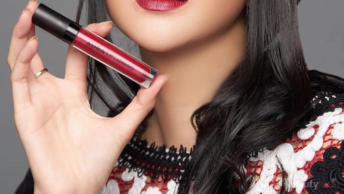 Coba Deh, Rangkaian Warna Lipstik Aura Lip Lacquer By Aura Kasih yang Menarik Perhatian
