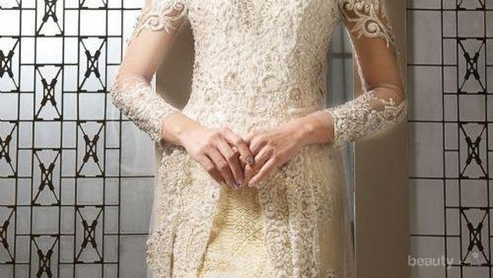 Benar-benar Cantik! Ini Dia Berbagai Gaya Kebaya Pengantin Modern yang Wajib Kamu Miliki, Ladies!