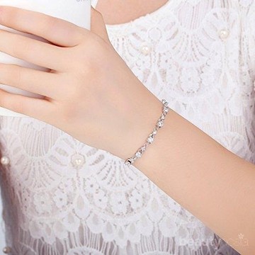 5 Model Gelang Emas Putih Ini Cantik Banget untuk ke Pesta! Cek Desainnya Disini, Ladies