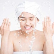 Ladies, Benarkah Cuci Muka Saat Kepanasan Bikin Wajah Belang? Cari Tahu Jawabannya Yuk!