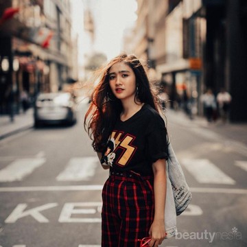 Tampil Lebih Stunning dengan Padupadan Midi Skirt ala Febby Rastanty, Cocok Dipakai Casual - Formal