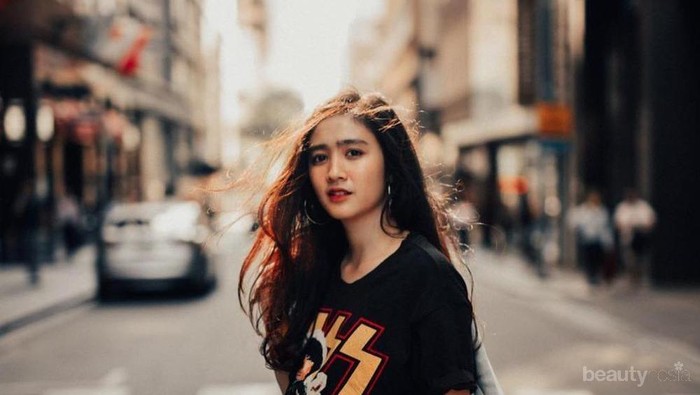 Tampil Lebih Stunning dengan Padupadan Midi Skirt ala Febby Rastanty, Cocok Dipakai Casual - Formal