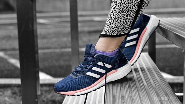 Nyaman untuk Lari Ini Deretan Sepatu  Adidas  Wanita  Terbaik