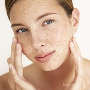 Wajib Coba! Ini Dia 5 Merek Scrub Wajah Terbaik yang  Bikin Kulit Glowing Dalam Waktu Singkat