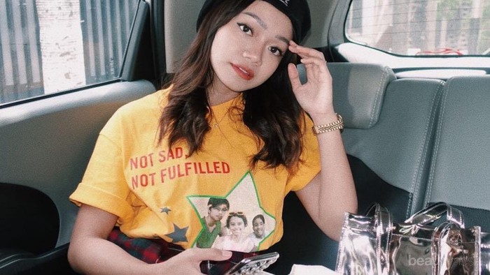 5 Gaya Kece Youtuber Cantik 'Kitten Dust' Fathia Izzati, Cute Abis!