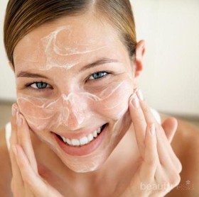 Yuk, Cobain Scrub Wajah Alami yang Bisa Dibuat di Rumah Ini! Dijamin Wajahmu Makin Mulus dan Flawless