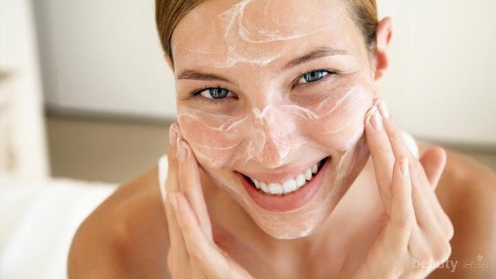 Yuk, Cobain Scrub Wajah Alami yang Bisa Dibuat di Rumah Ini! Dijamin Wajahmu Makin Mulus dan Flawless