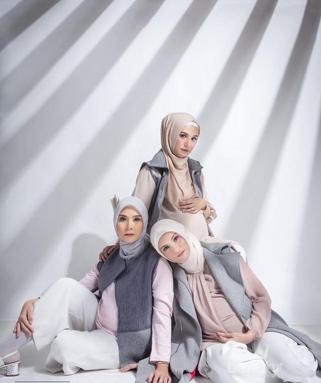 5 Selebgram Ini Beri Inspirasi OOTD Hijab Stylish untuk Ibu Hamil