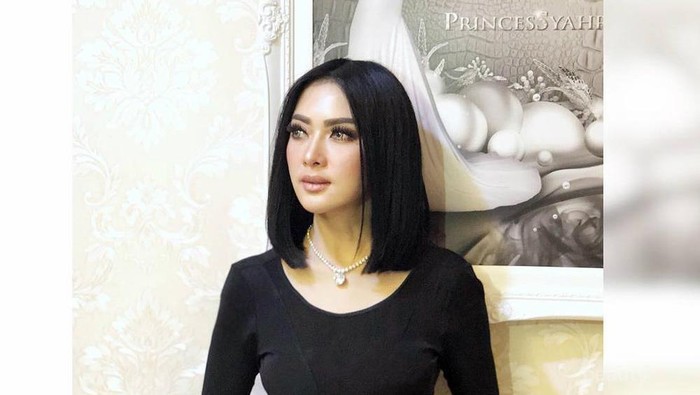 Bukan Cuma Mahar Cincin Berlian, Ini Deretan Perhiasan Syahrini yang Tak Kalah Mewah