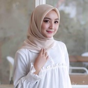 [FORUM] Kalian lebih suka mengunakan kerudung segi empat atau pashmina ladies?
