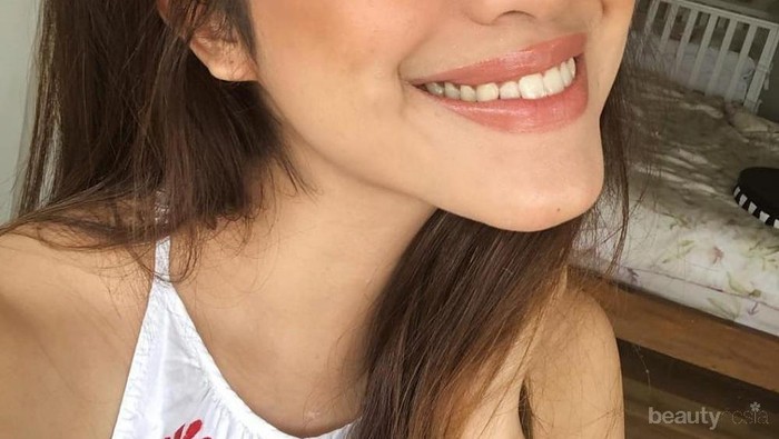 Cantiknya Blush On Warna Coral di Kulit Eksotis Cynthia Ganesha Istri Giring