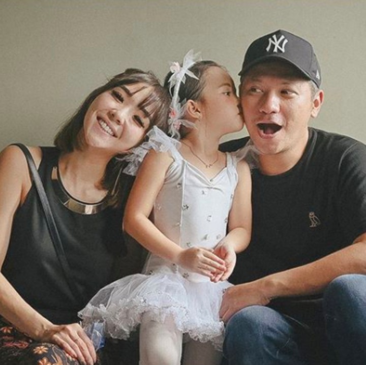 <p>Kalau lihat foto ini jadi baper ya, Bunda. Tak sedikit juga netizen yang berharap Gisel dan Gading bersatu lagi. Apakah mungkin? Kita doakan saja ya yang terbaik buat mereka dan Gempi. (Foto: Instagram @gisel_la)</p>