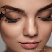 5 Rekomendasi Pensil Alis Lokal Warna Cokelat untuk Alis Mata Natural