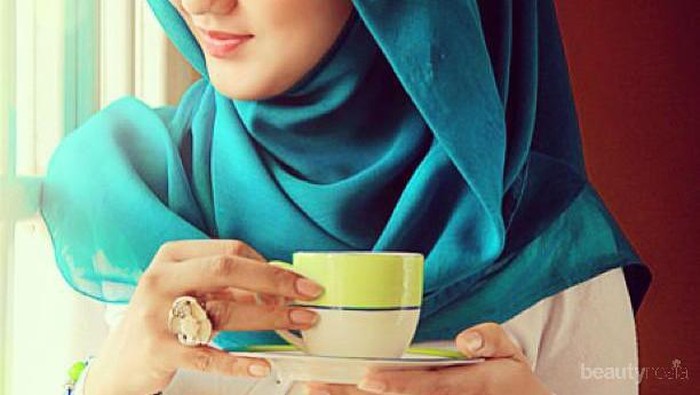 Mix & Match Hijab Warna Tosca Ini Sangat Cantik dan Menarik, Ladies! Intip Disini Inspirasinya