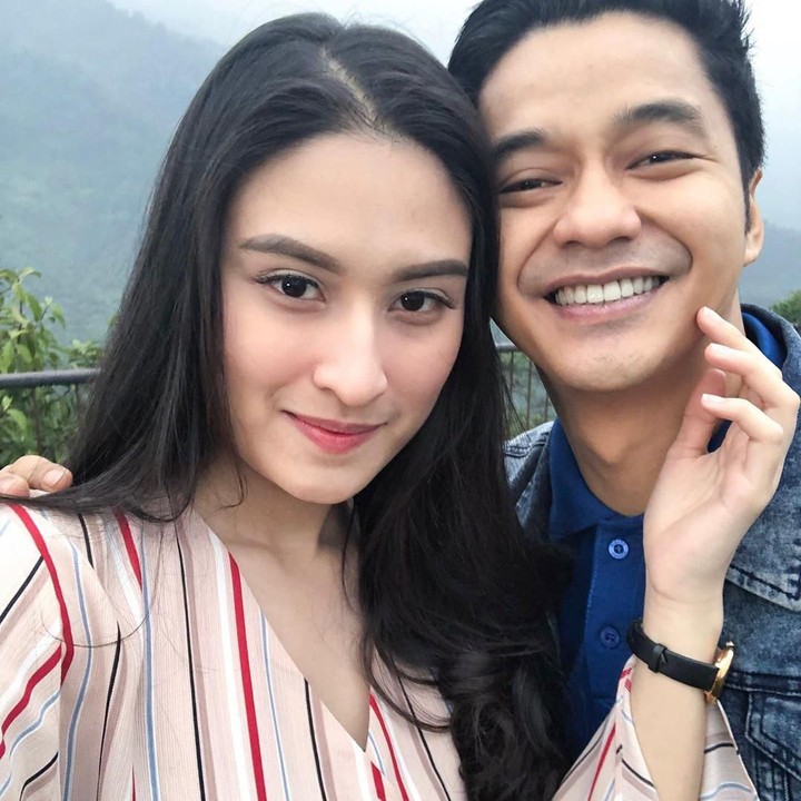 <p>Sayangnya, hubungan mereka tak direstui ibu kandung Angbeen, Yulia Irawati. Namun, Adly dan Angbeen nyatanya sudah bertunangan. (Foto: Instagram @angbeenrishi)</p>