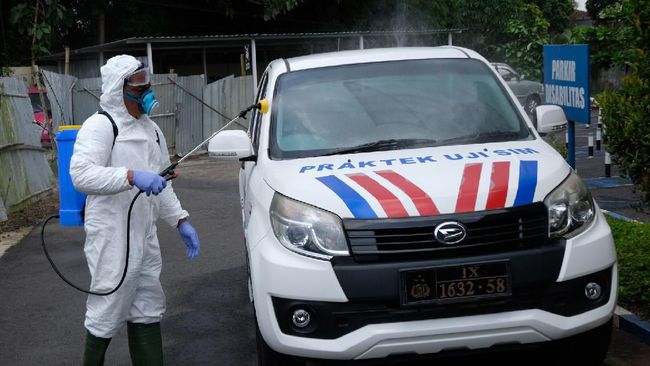 Tes Covid-19 Jabar Tak Perlu Keluar Mobil, 10 Menit Selesai Gubernur Jawa Barat Ridwan Kamil bakal menerapkan tes Covid-19 dengan metode drive thru alias lantatur.