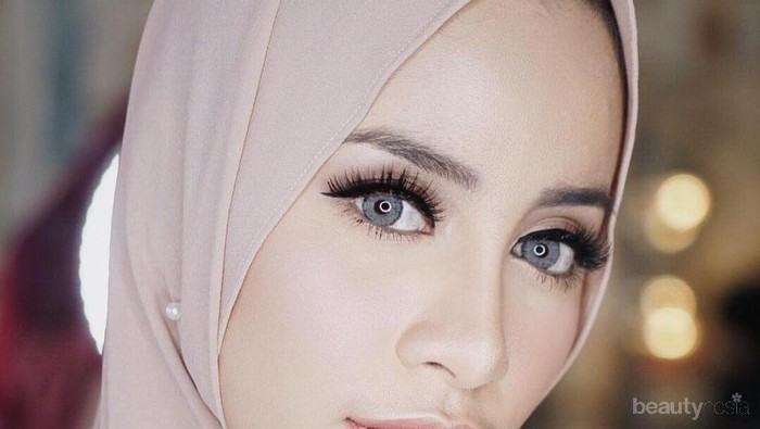 Buat Wajah Makin Segar, Coba Serasikan Warna Blush On dengan Hijab