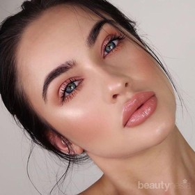 Ladies, Yuk Intip 5 Kombinasi Warna Eyeshadow Palette yang Cocok untuk Pemula!