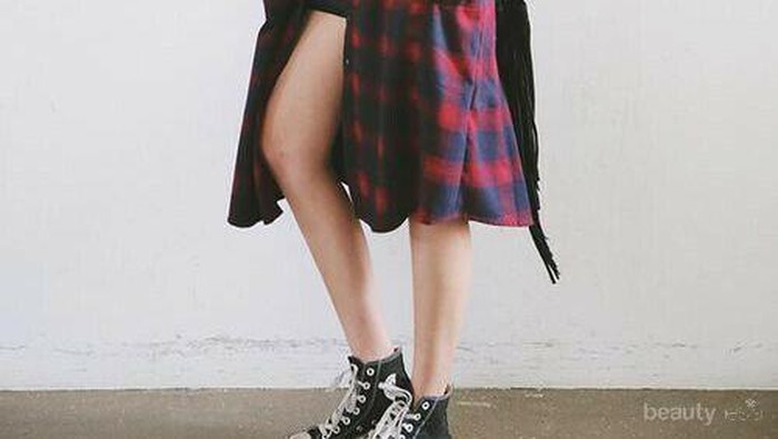 Cara Tidak Biasa Pakai Kemeja Flanel, Dijadikan Outerwear yang Chic